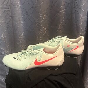 Nike Phantom GX2 White and Pink Soccer Cleats. Unisex men’s 11 WMNS 12.5